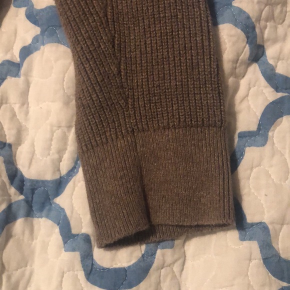 Express Knit Sweater (Small) - Picture 3 of 4